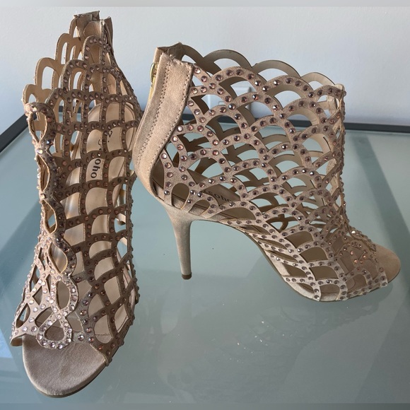 Zigi Soho Rhinestone Bling Cream Gladiator Heels - Picture 2 of 11